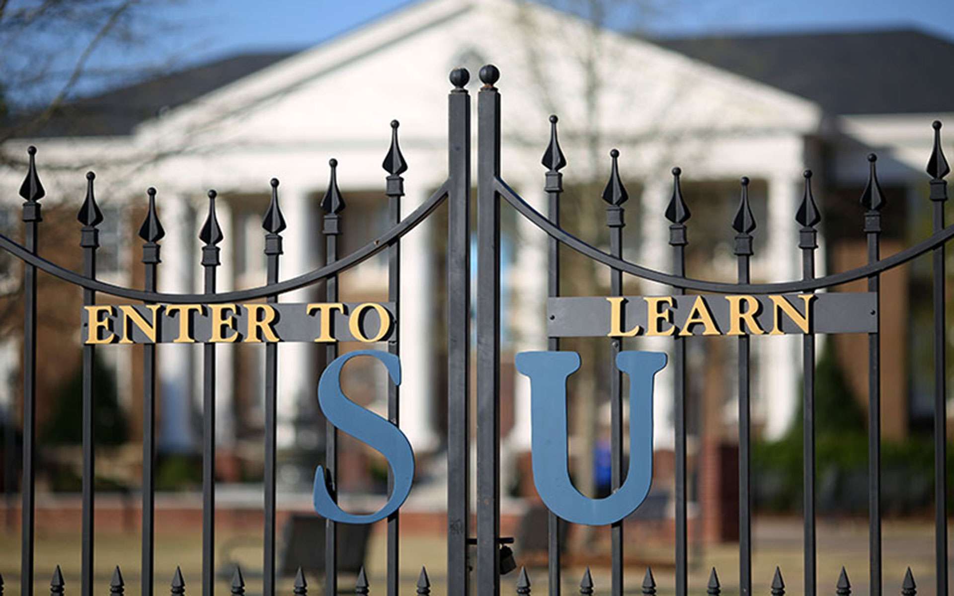 Enter to Learn words on gates at Shorter