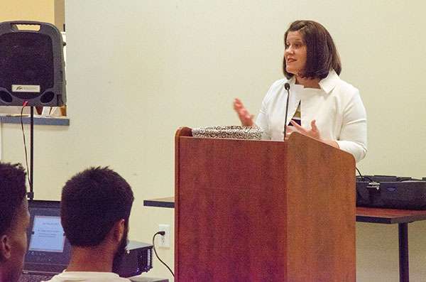 Stephanie Graves speaks to students at Shorter University.